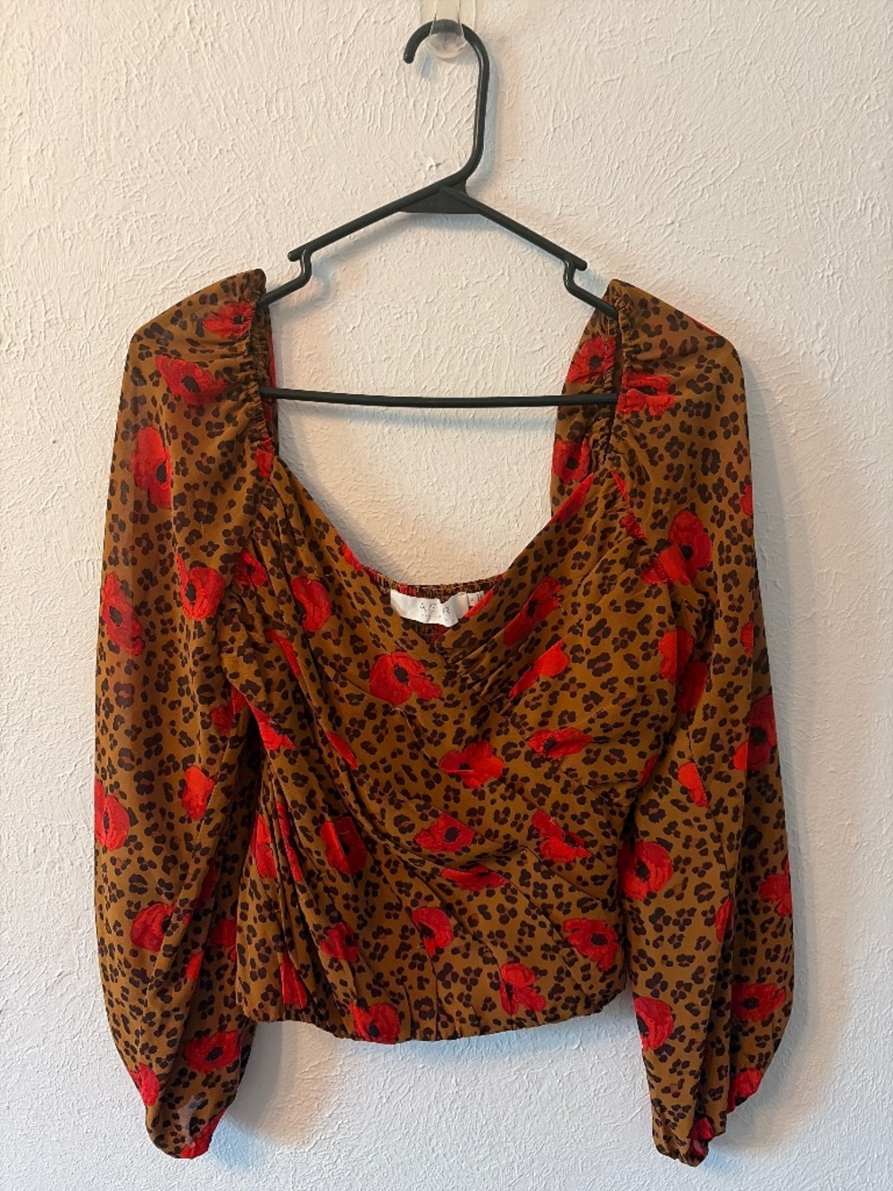 Astr the label top